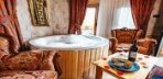 Deluxe Jacuzzi Room City View Görseli
