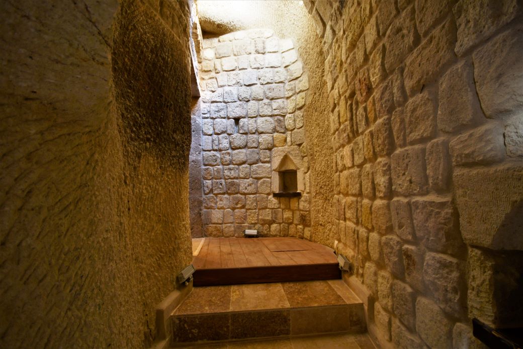 Under Cave Hotel
