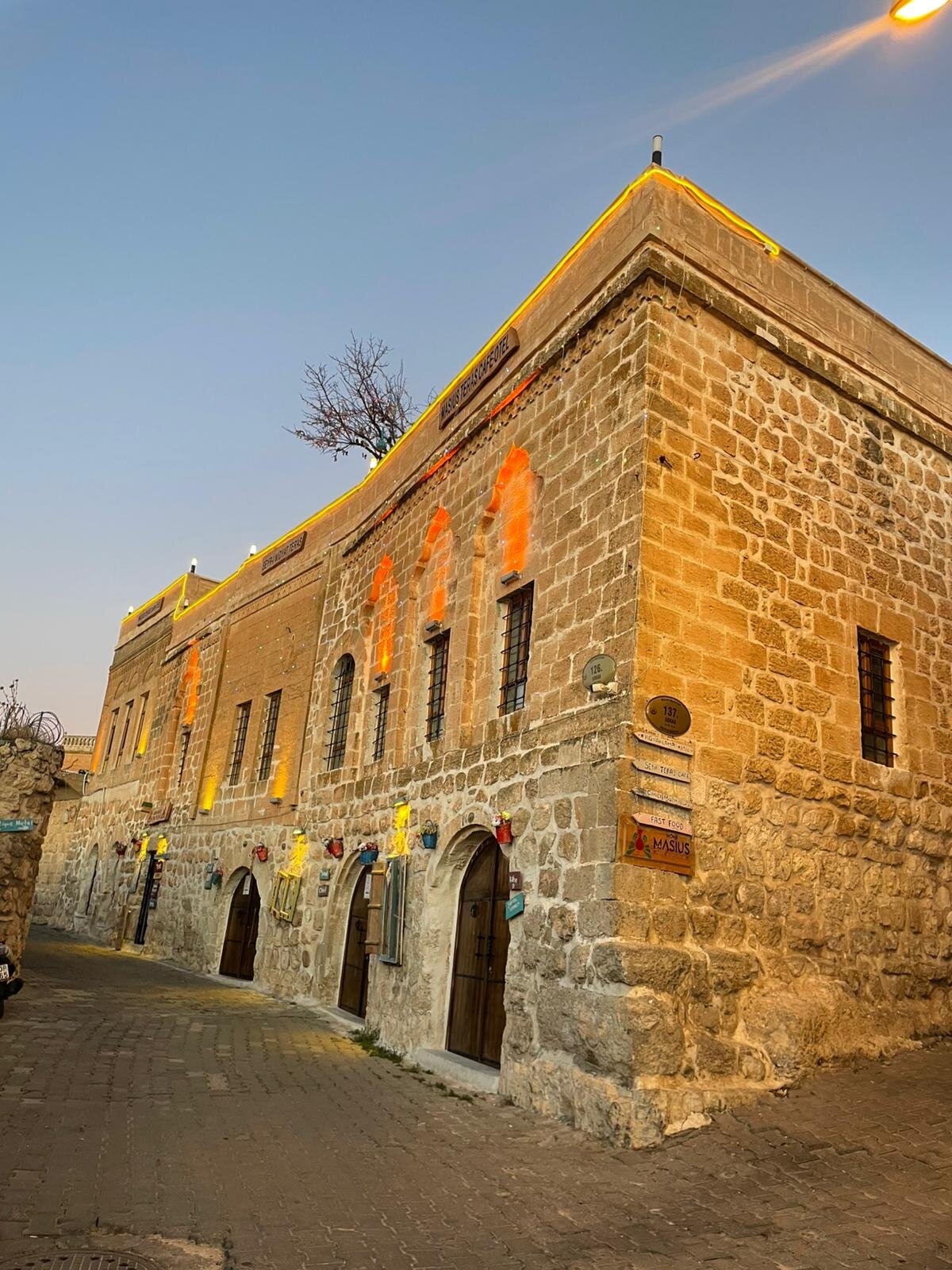 Mons Masius Otel