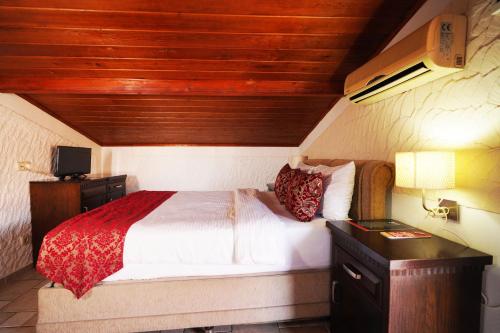 Economy Room