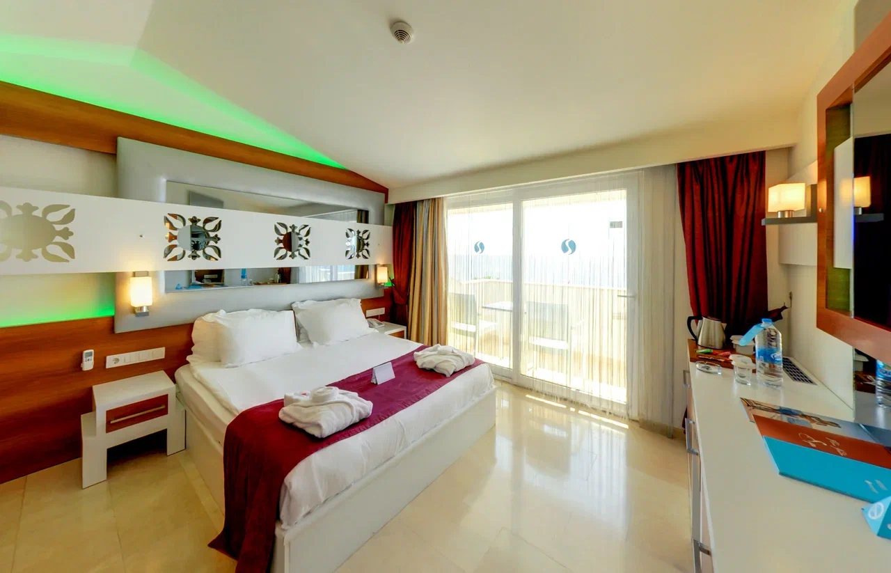 Flora Garden Beach (+16 Adults Only)