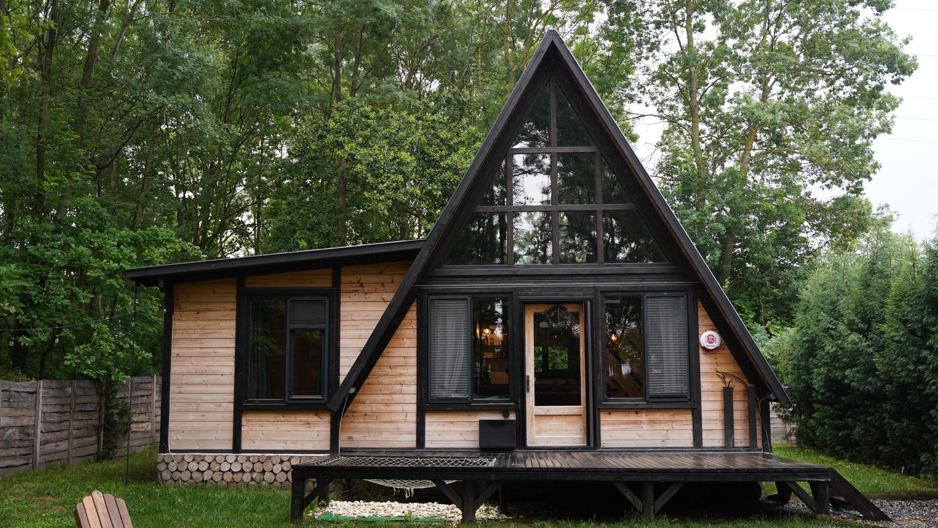 Pentalow Cabin · 24