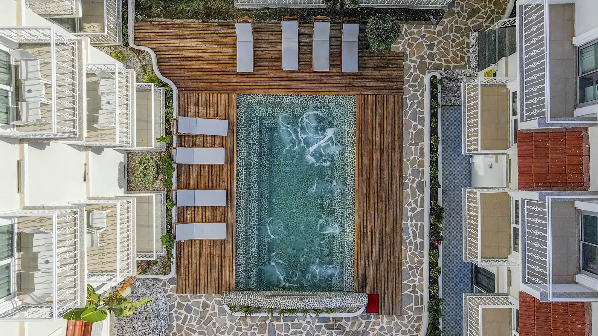 Montebello Deluxe Hotel
