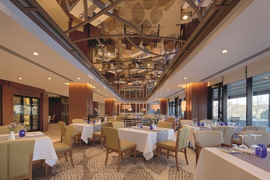 Mövenpick Hotel İstanbul Golden Horn · 4