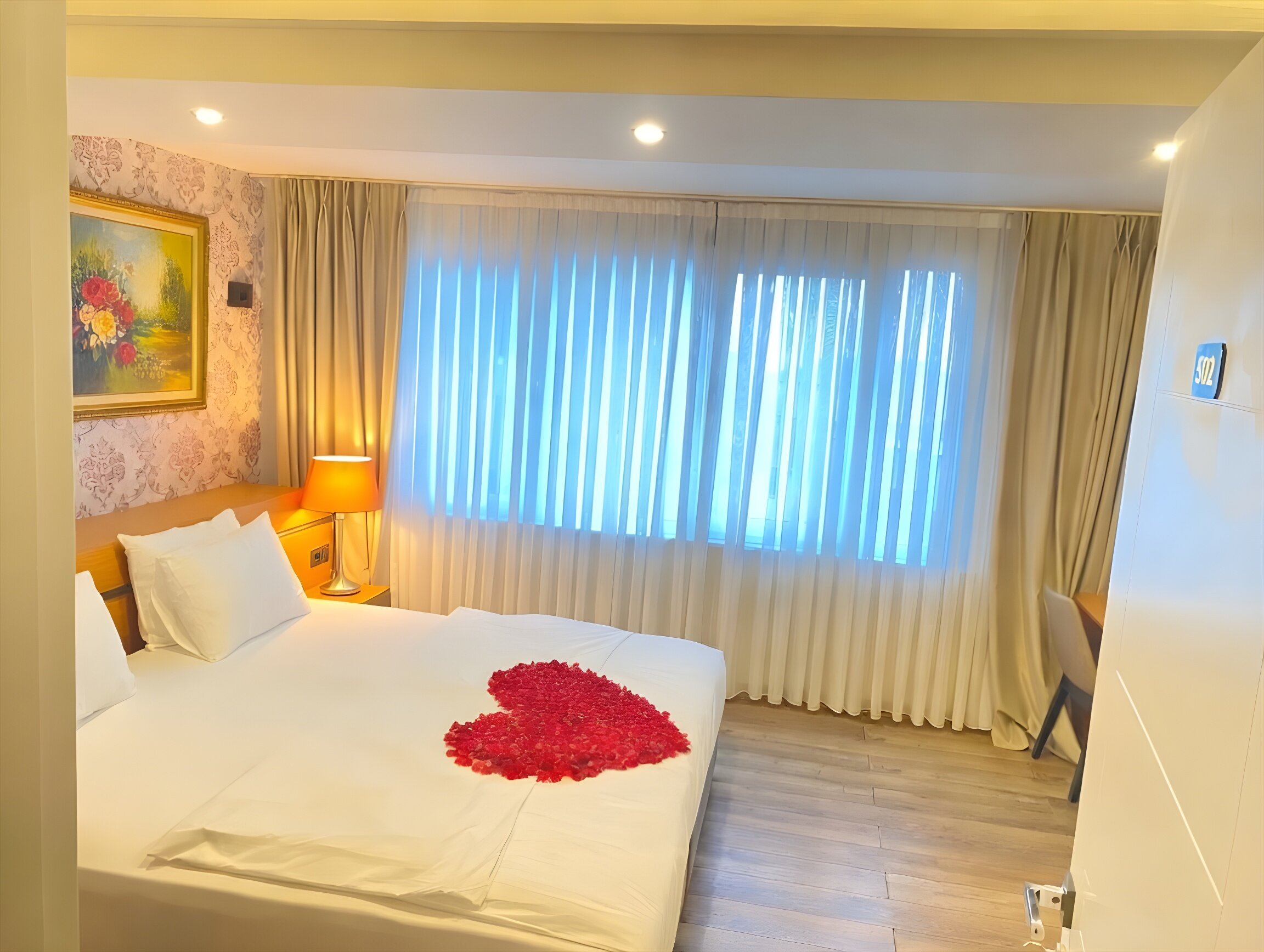 Honeymoon Suite