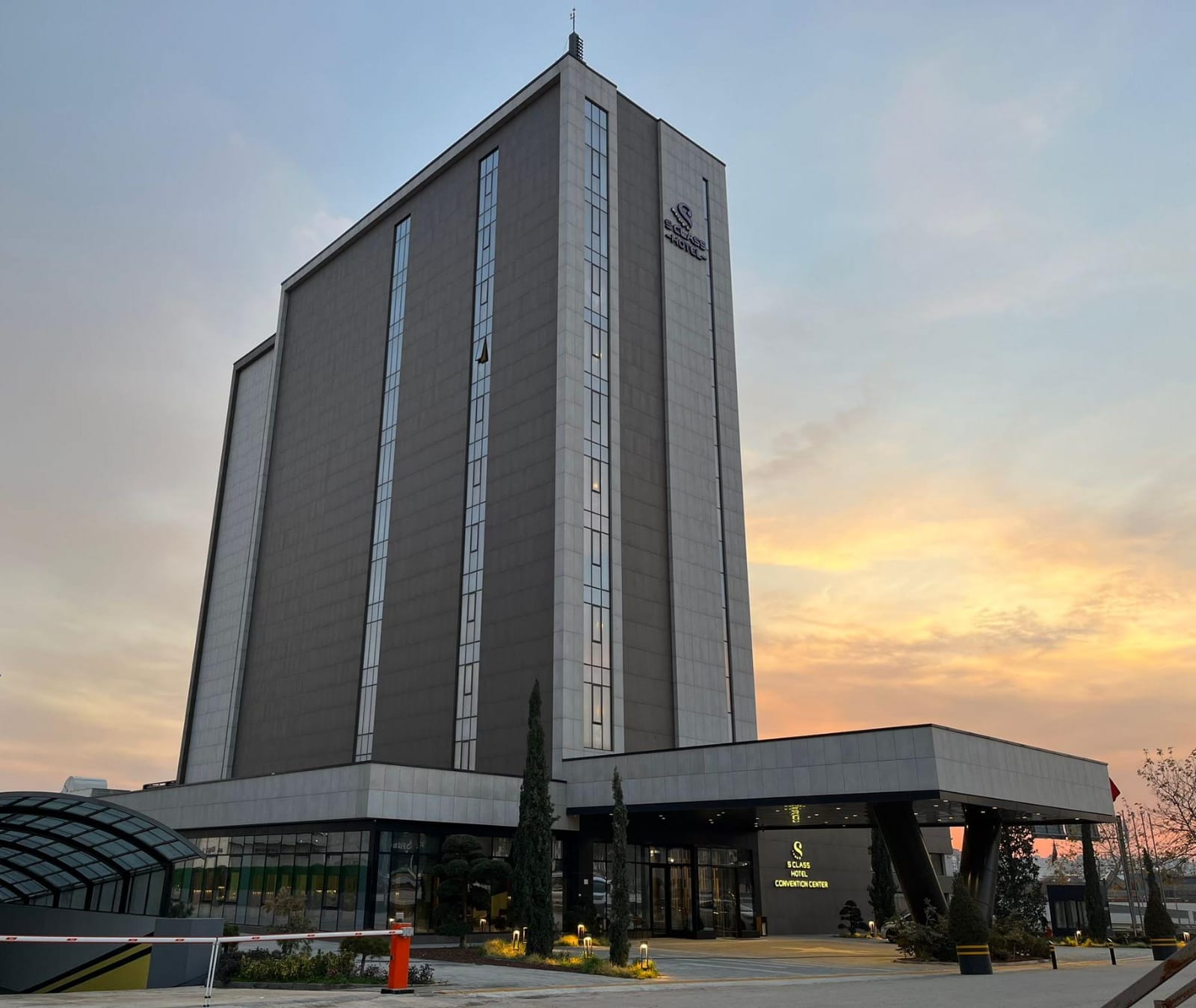 S Class Hotel & Convention Center