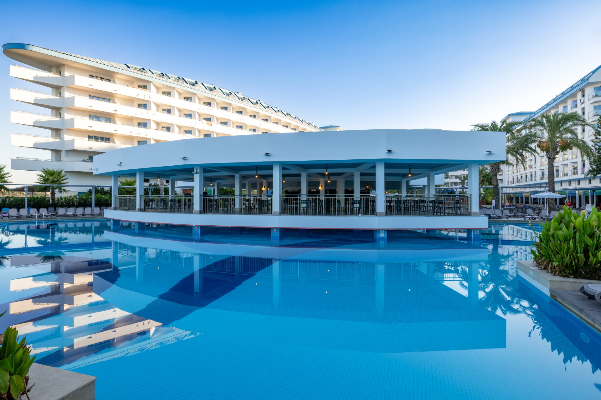 Crystal Admiral Resort Suites & Spa