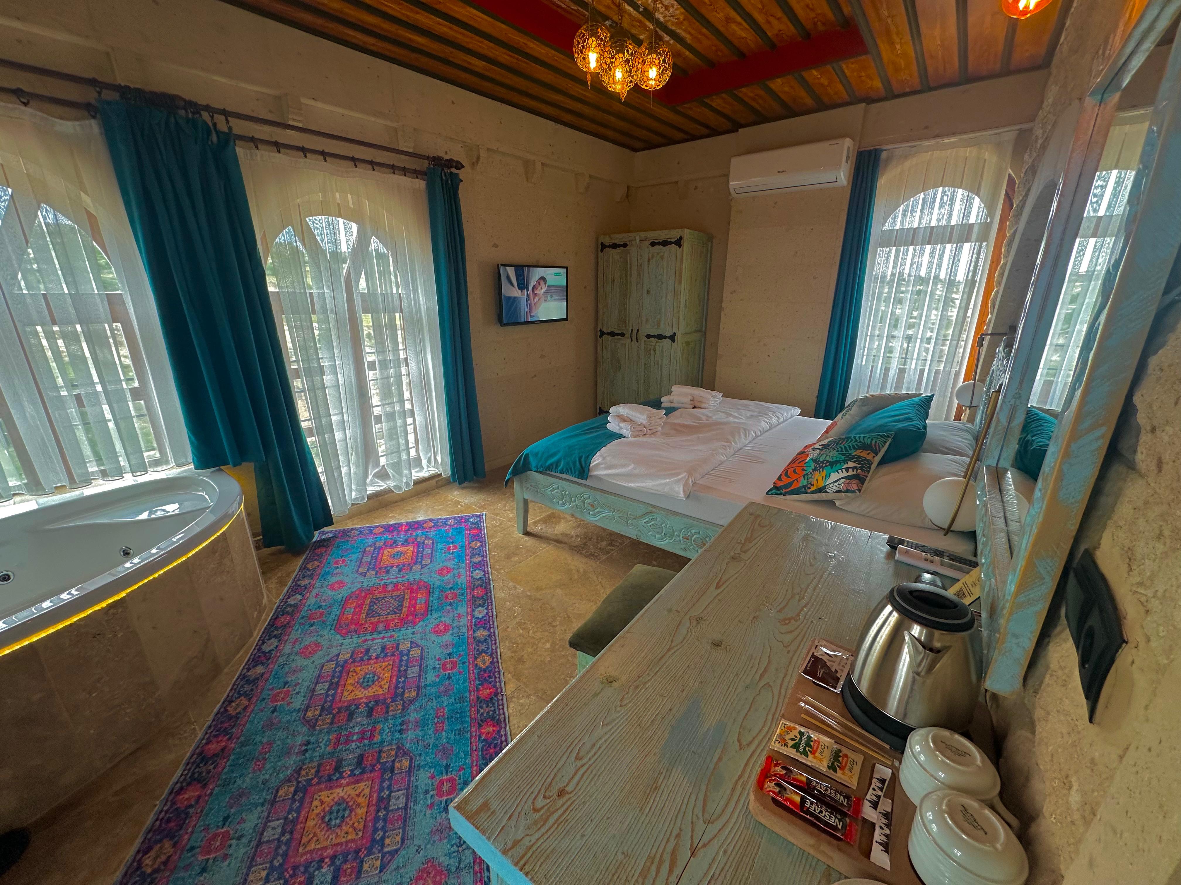 Suite Room (Balcony, Jacuzzi)