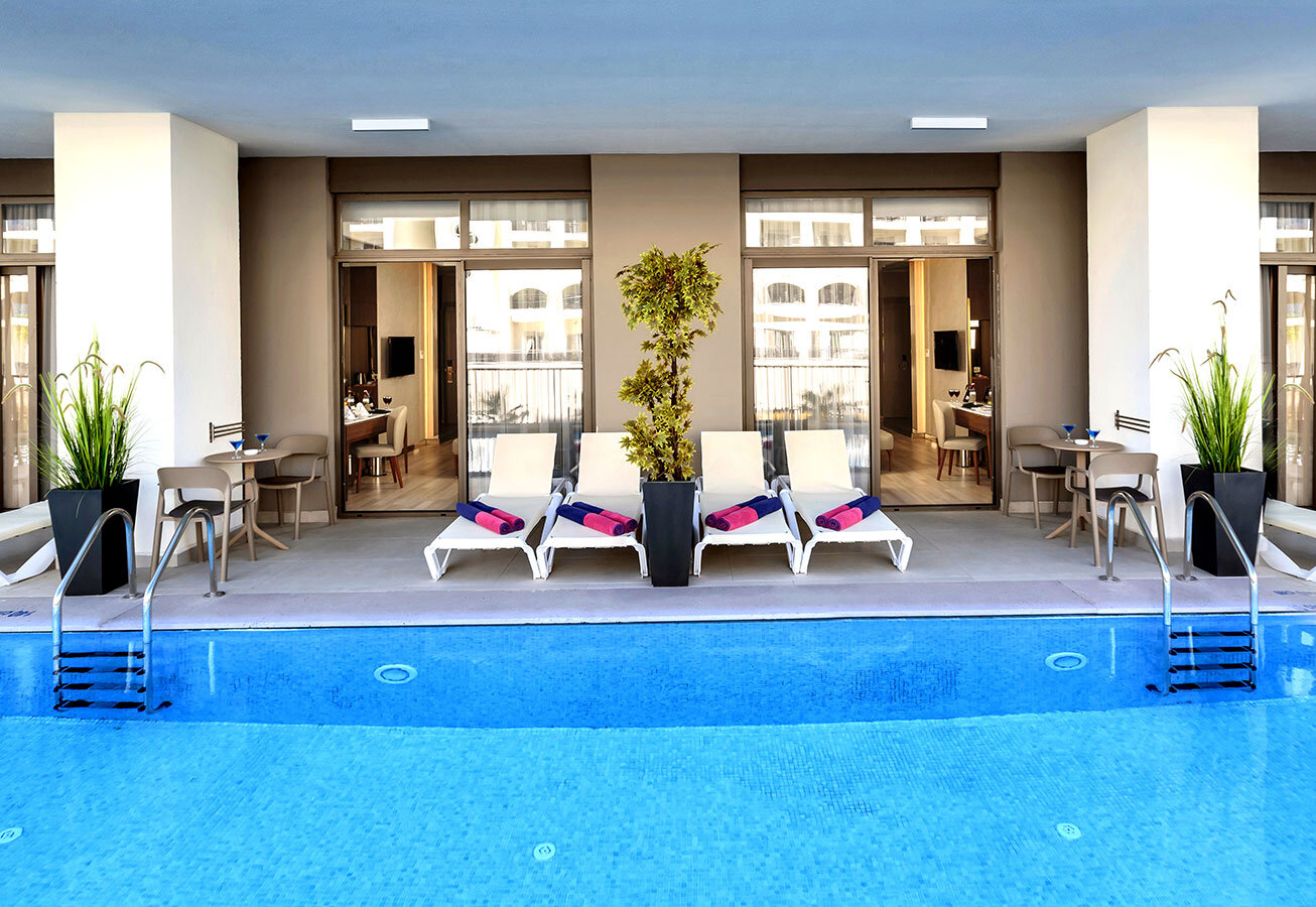 Havuzlu Oda (Swim Up)