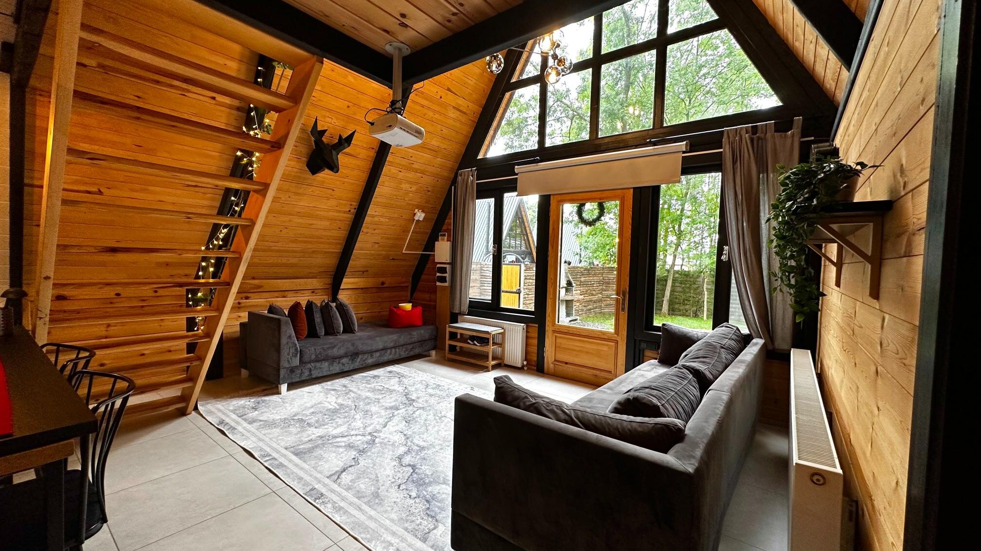 Pentalow Cabin · 30