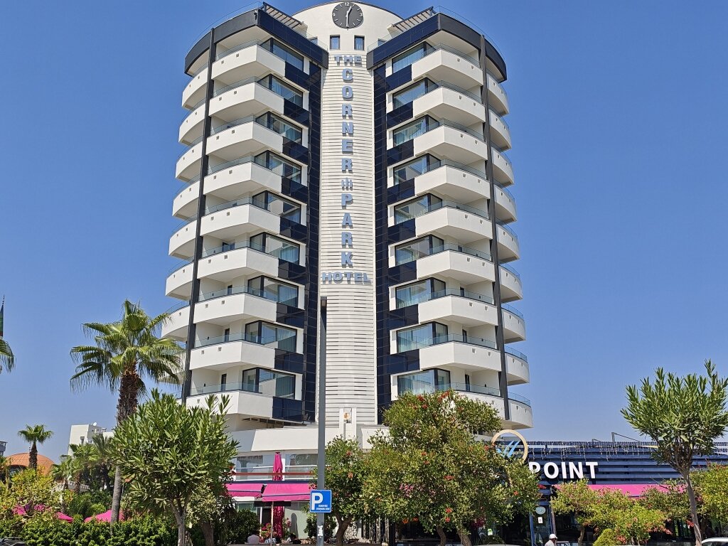 The Corner Park Hotel