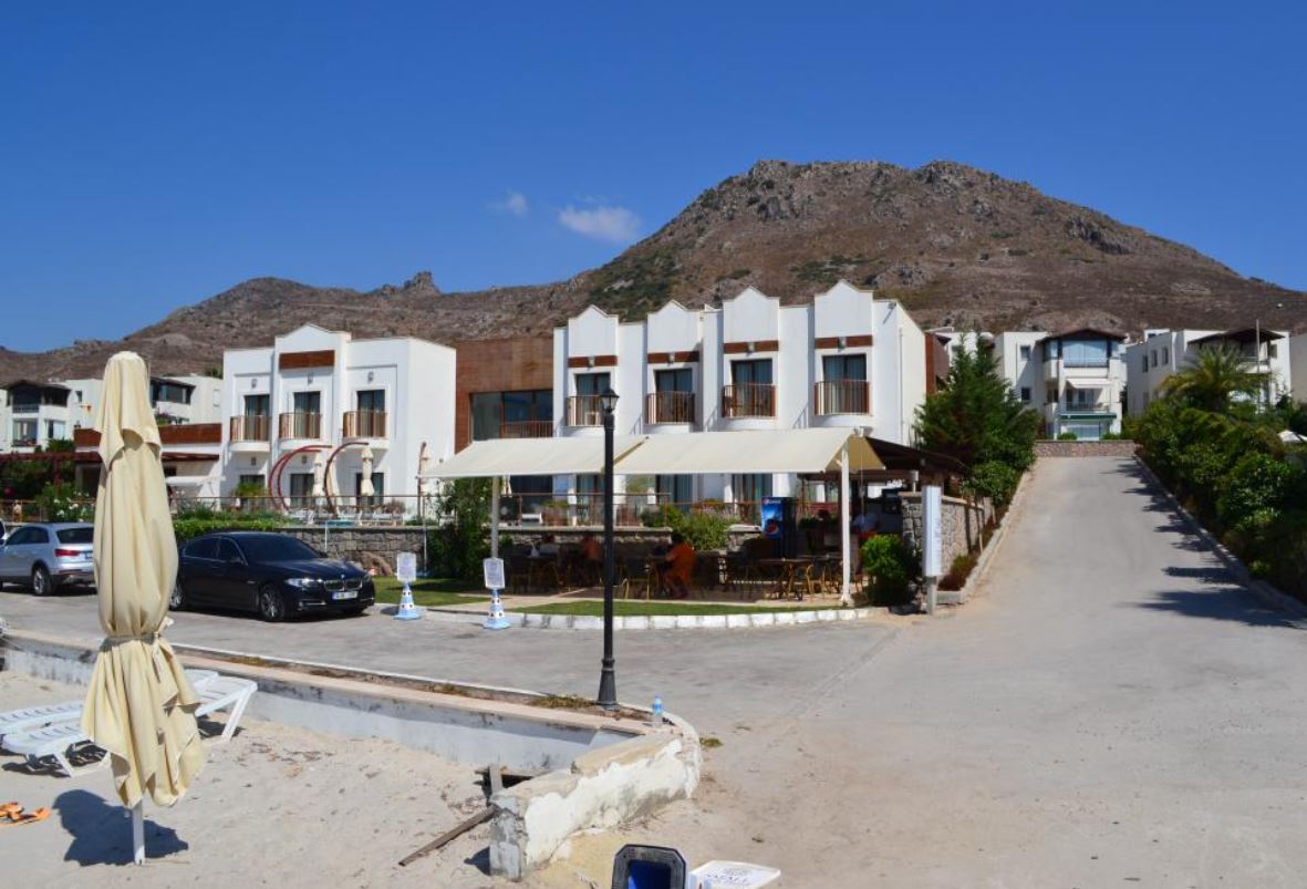 Small Beach Hotel