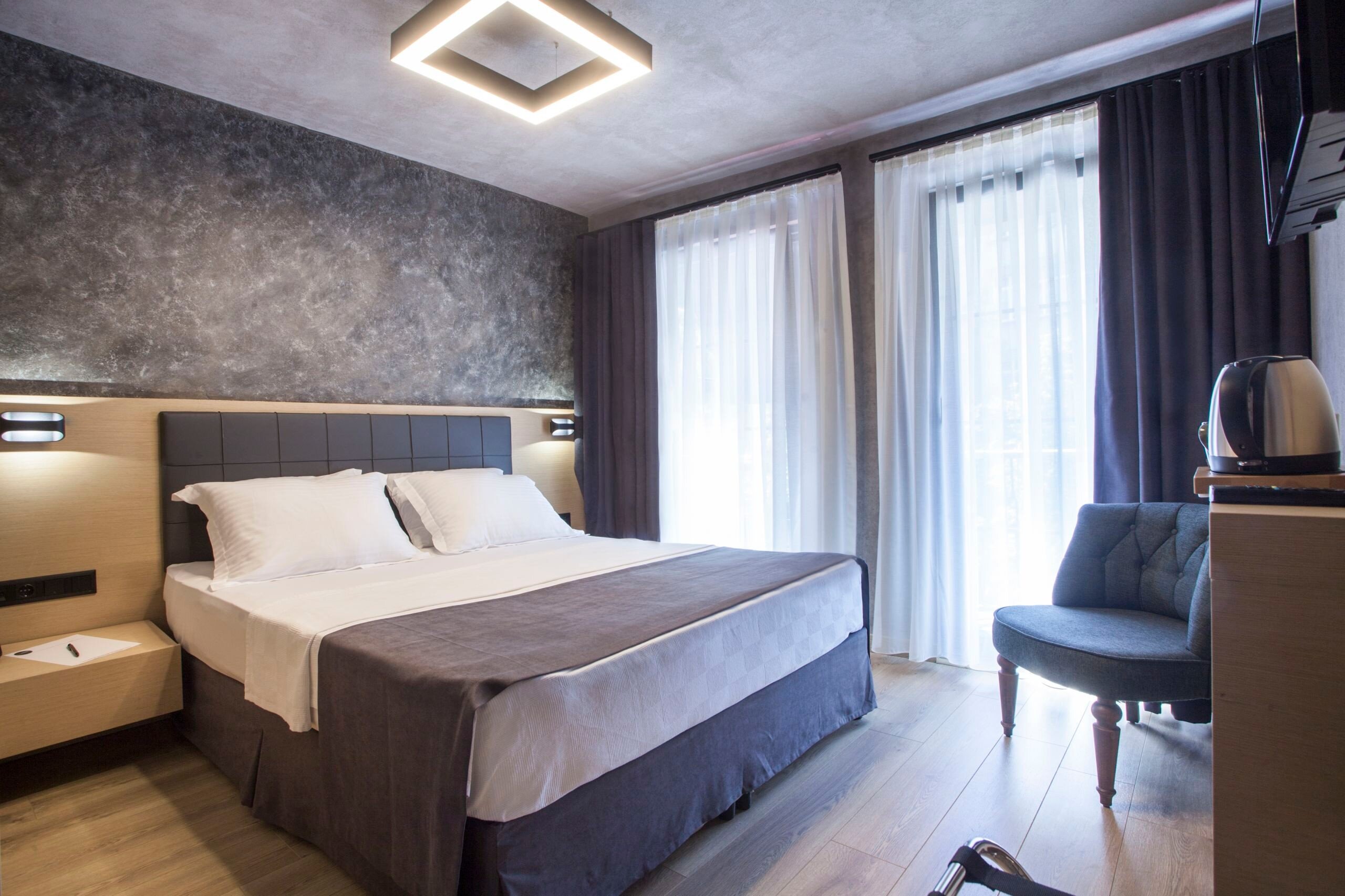 Redstone Hotel