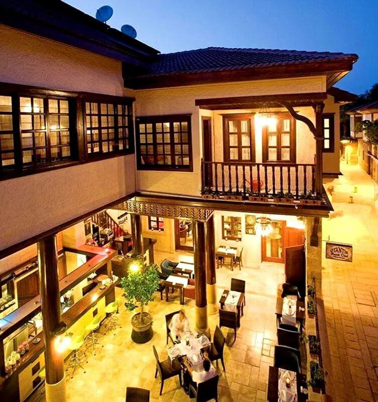 Cicerone Logde Hotel