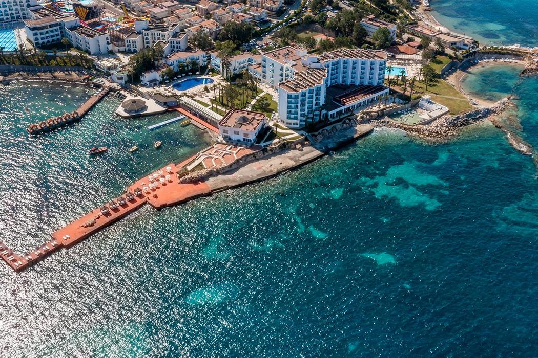 Le Bleu Hotel & Resort