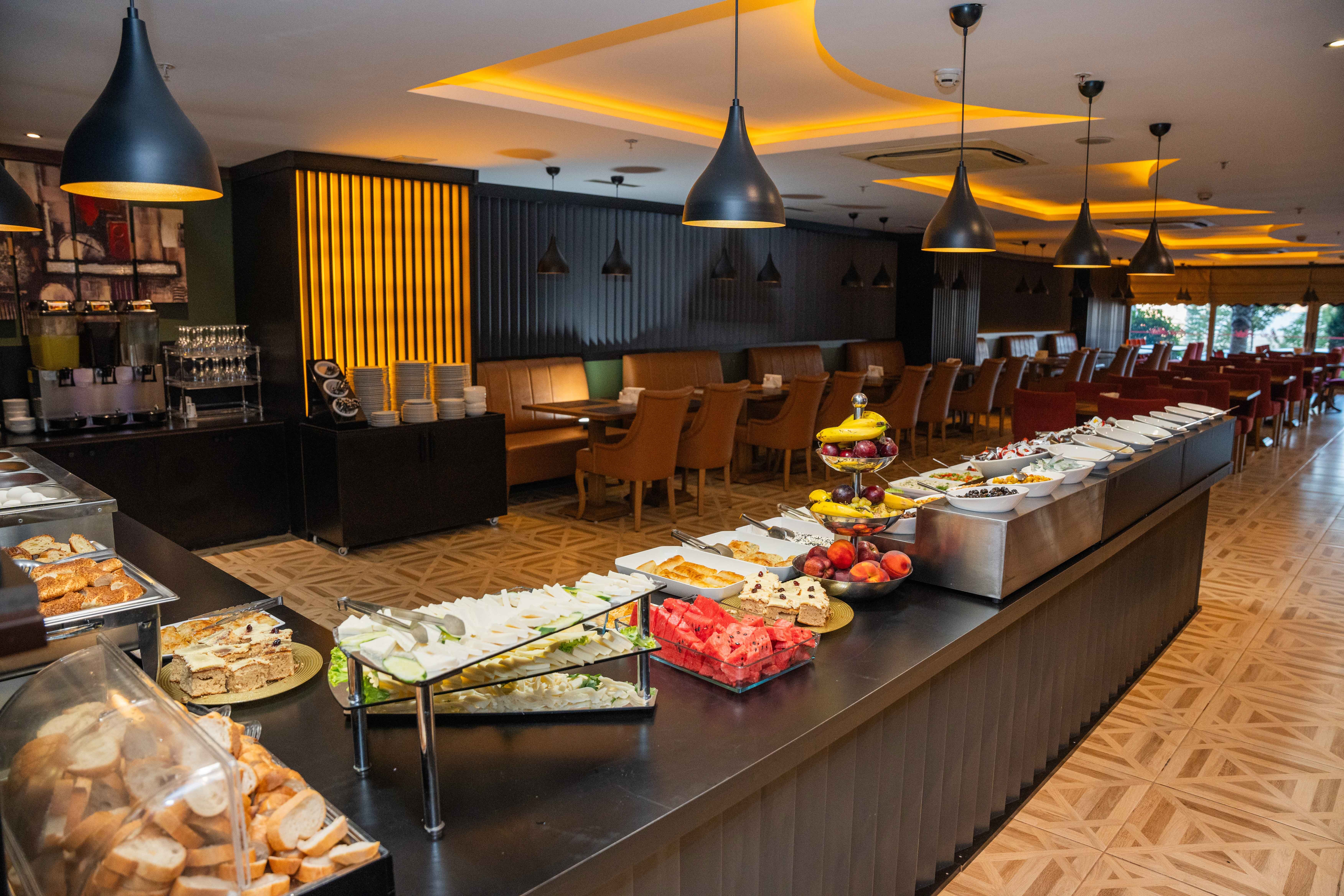 Boris Hotel · 12