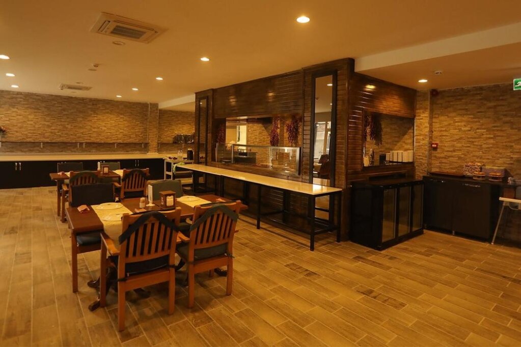 Ege Palace Termal Otel · 10