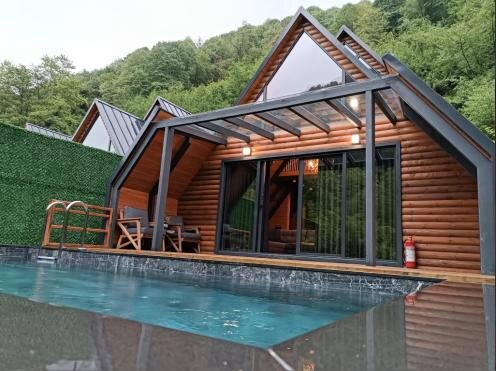 King Suite Bungalow Room, Pool View