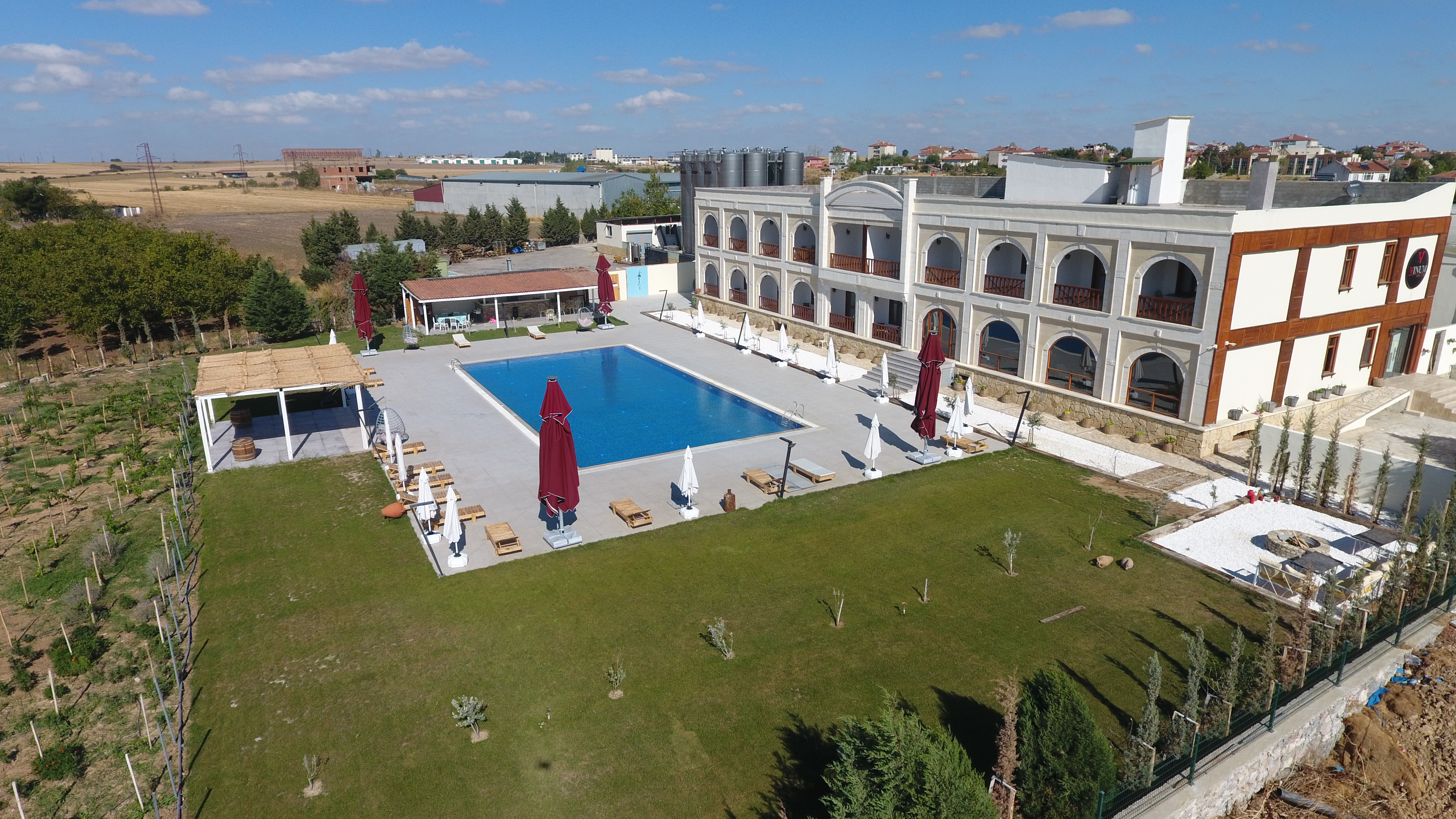 Vinum Otel & Spa Tennis Courts by Edirne Vineyards