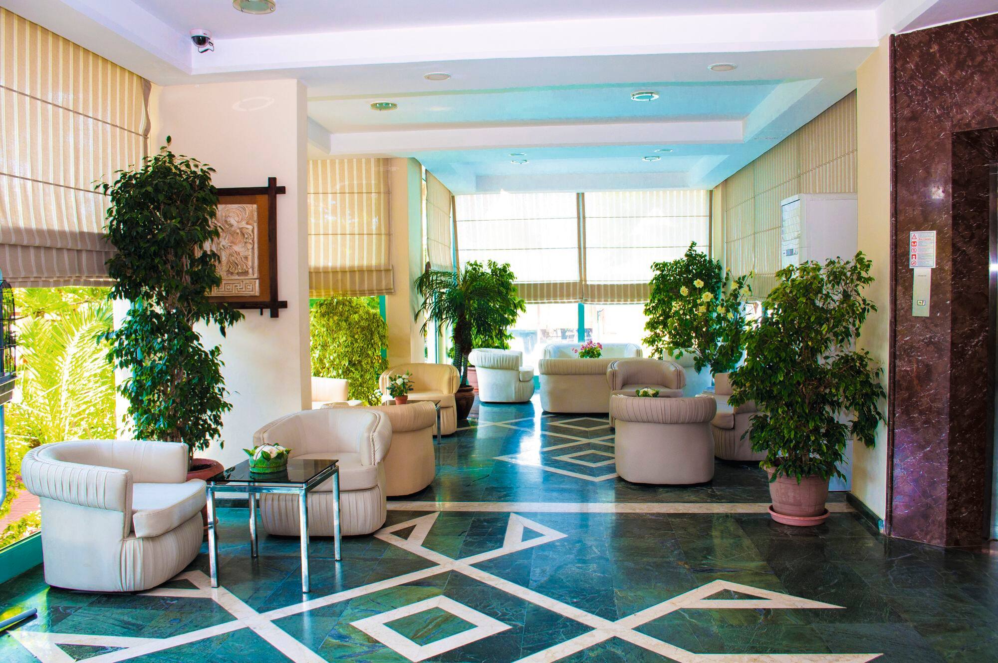 Side Bay Hotel