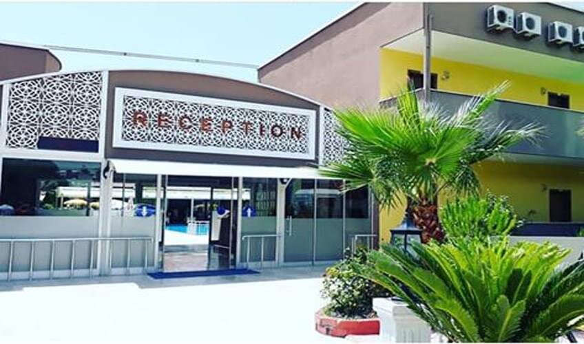Sayanora Hotel