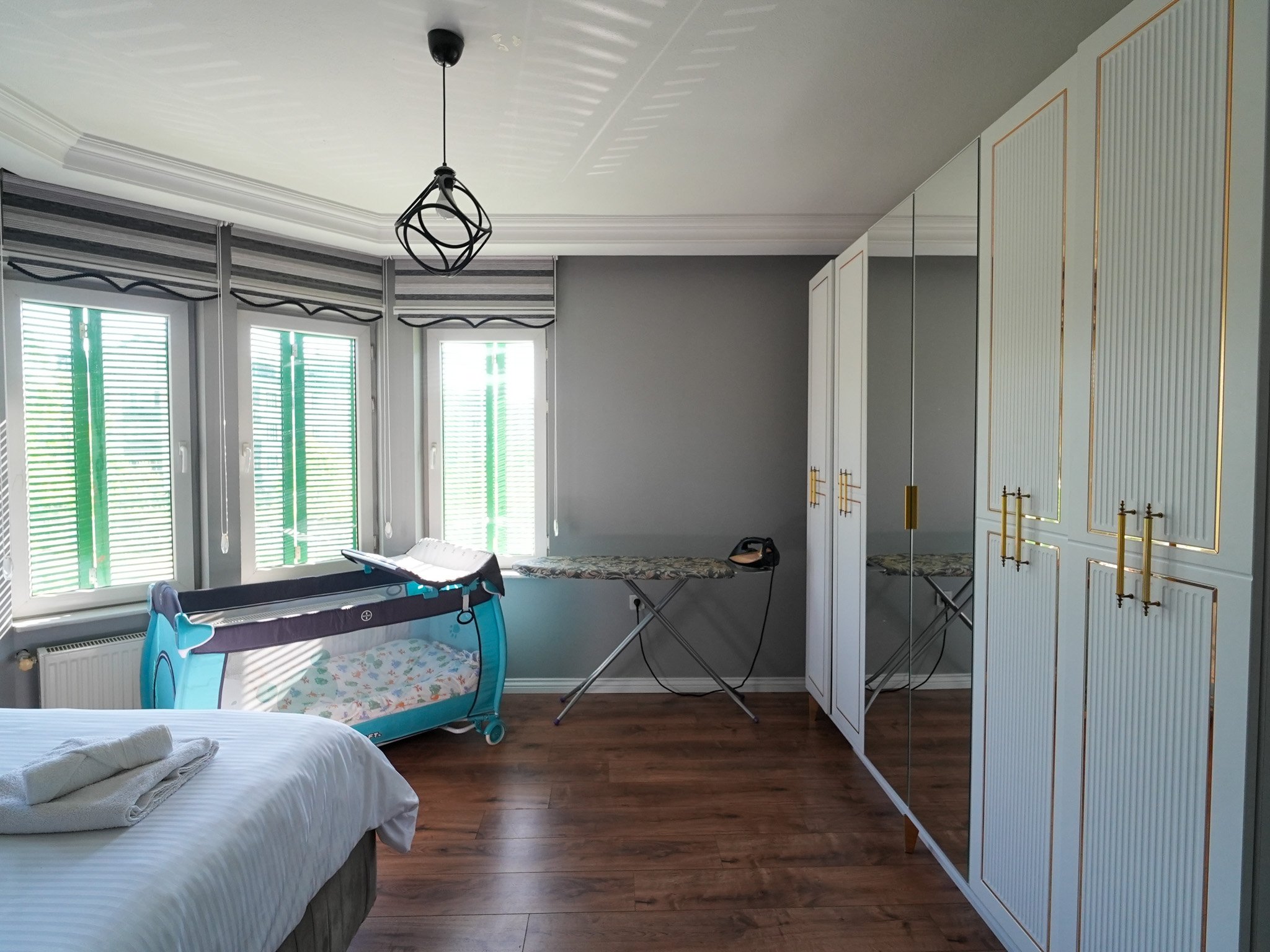 Yeşil Panjurlu Villa · 77