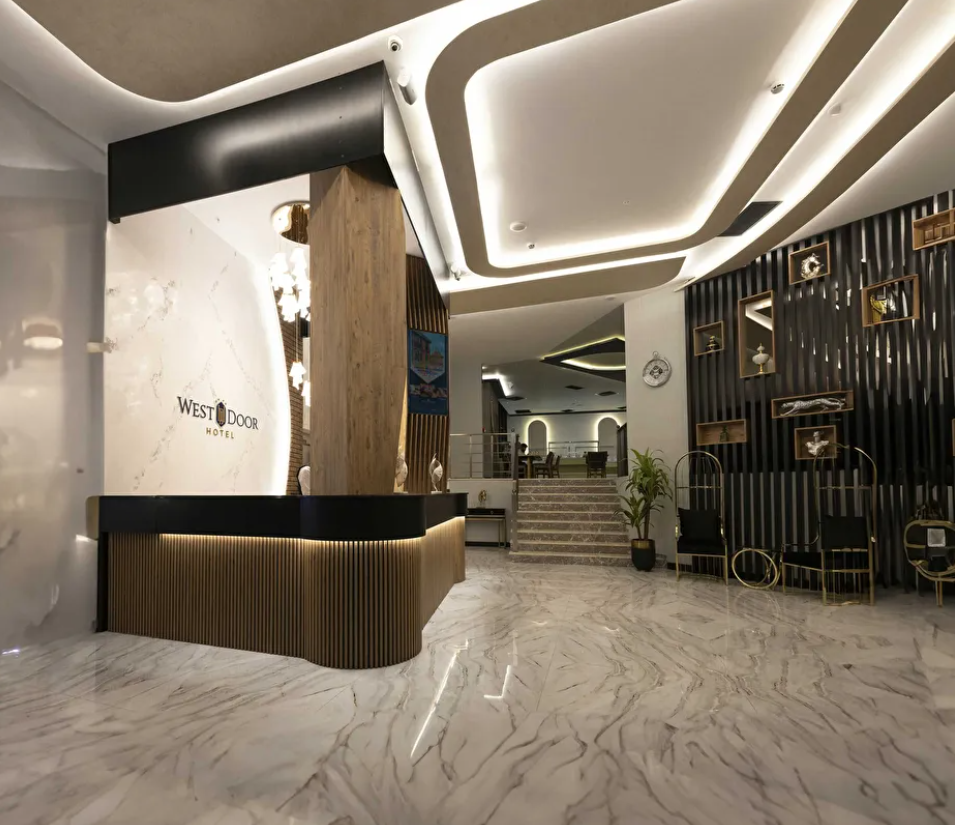 Westdoor Hotel · 3