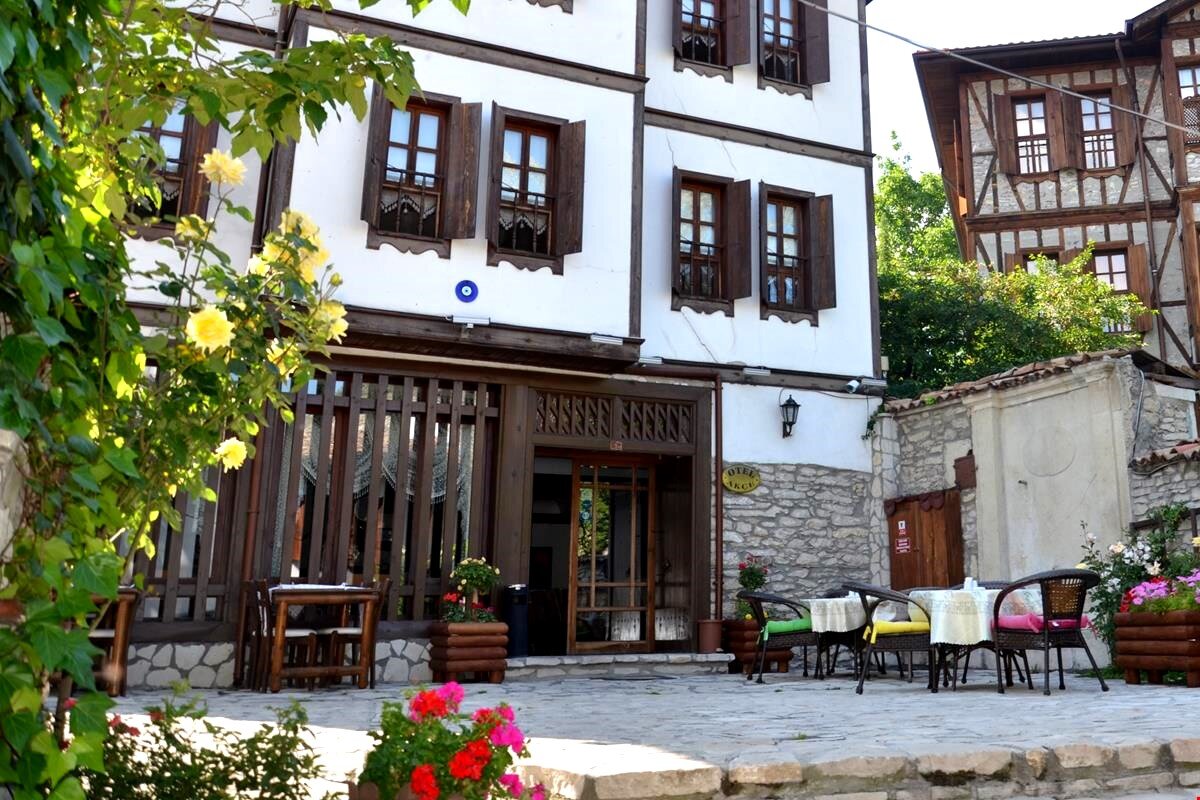 Akçe Konakları