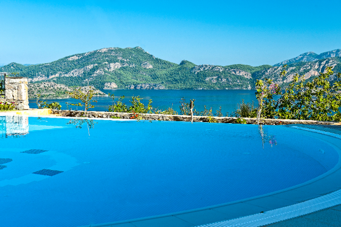 Swan Lake Otel