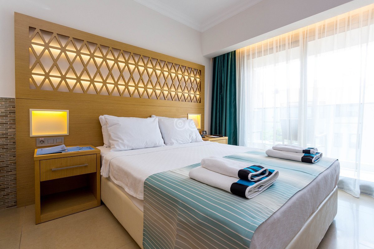 Aurasia Deluxe Hotel