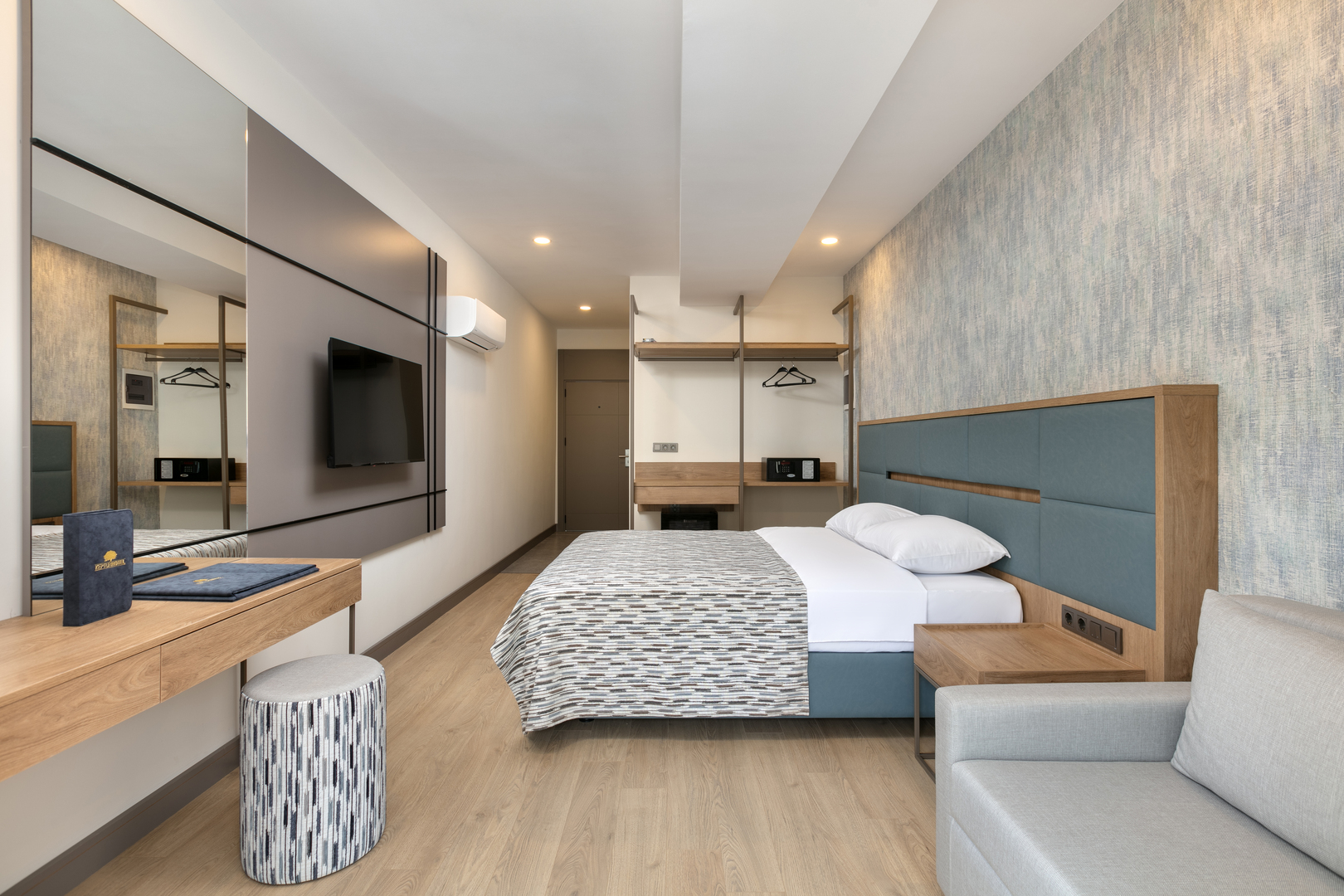 Deluxe Room (Balcony)