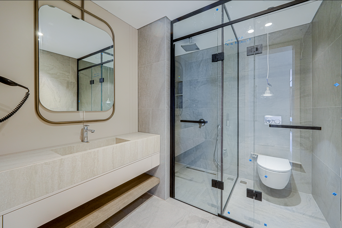 Superior Studio Bathtub