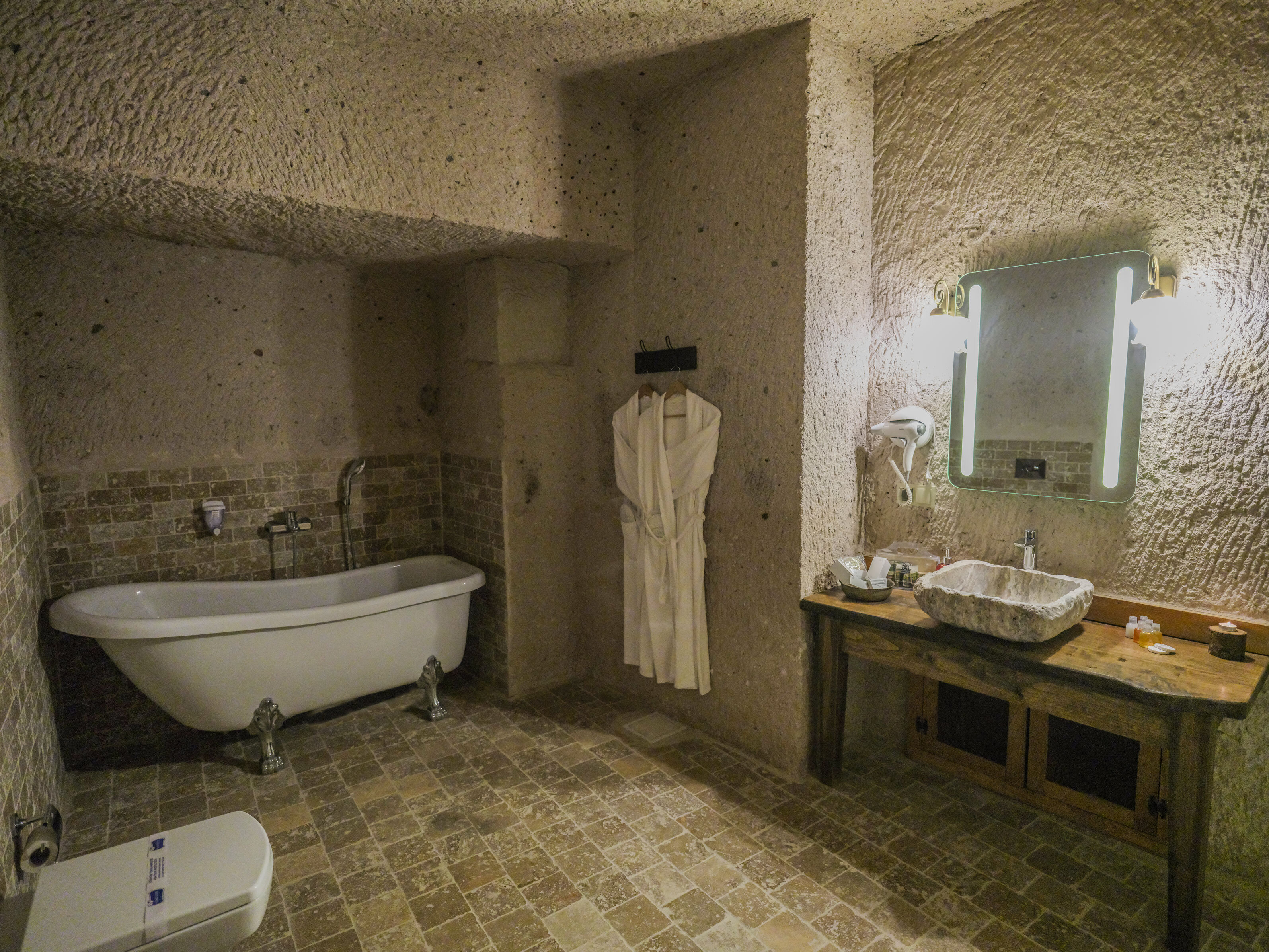 Kalsedon Cave Suites