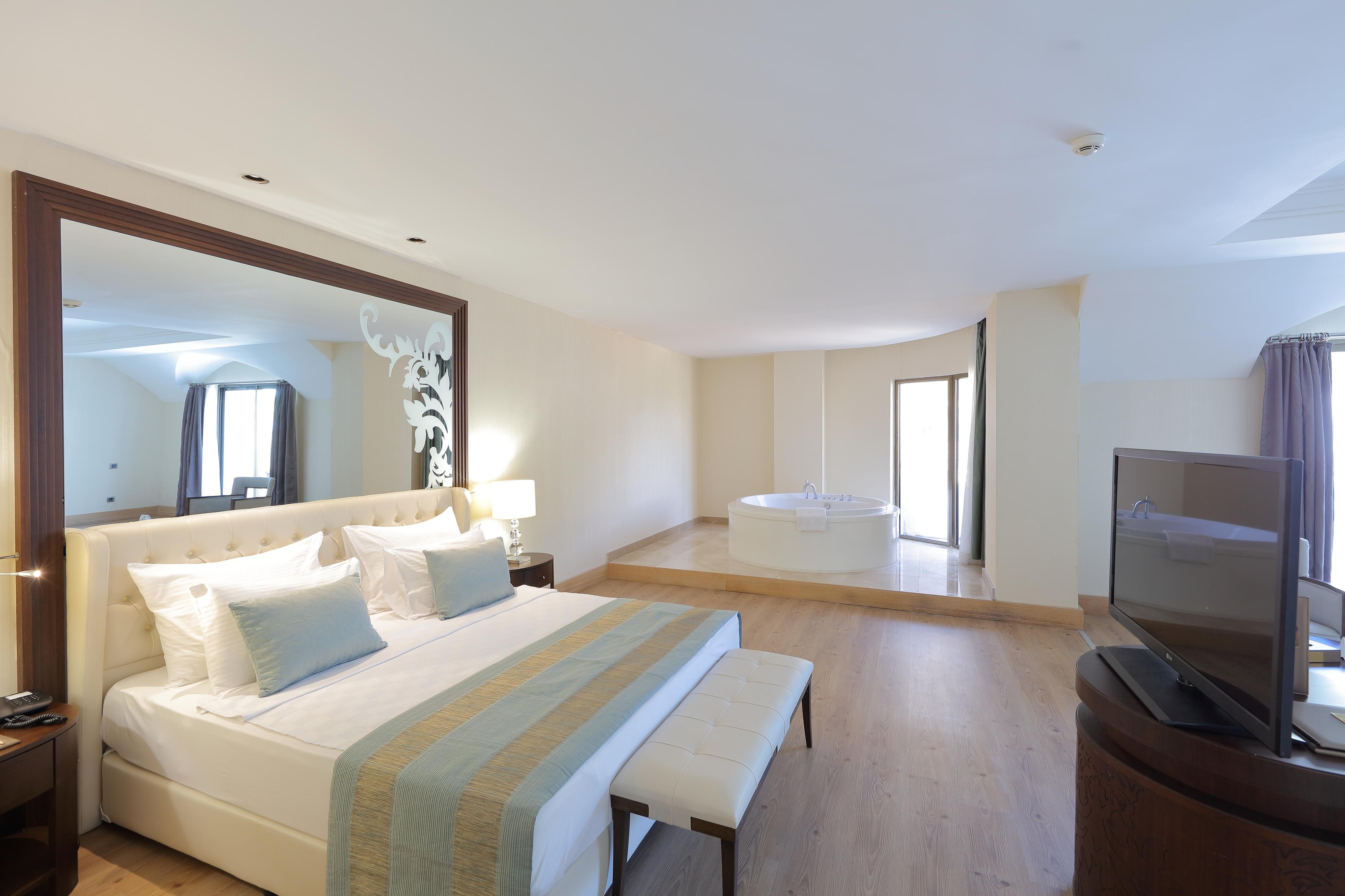 Honeymoon Suite