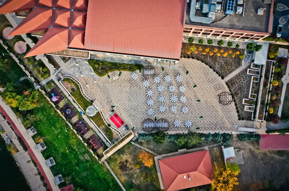 Kronos Hotel · 7