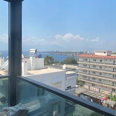 İn The Middle Hotel
