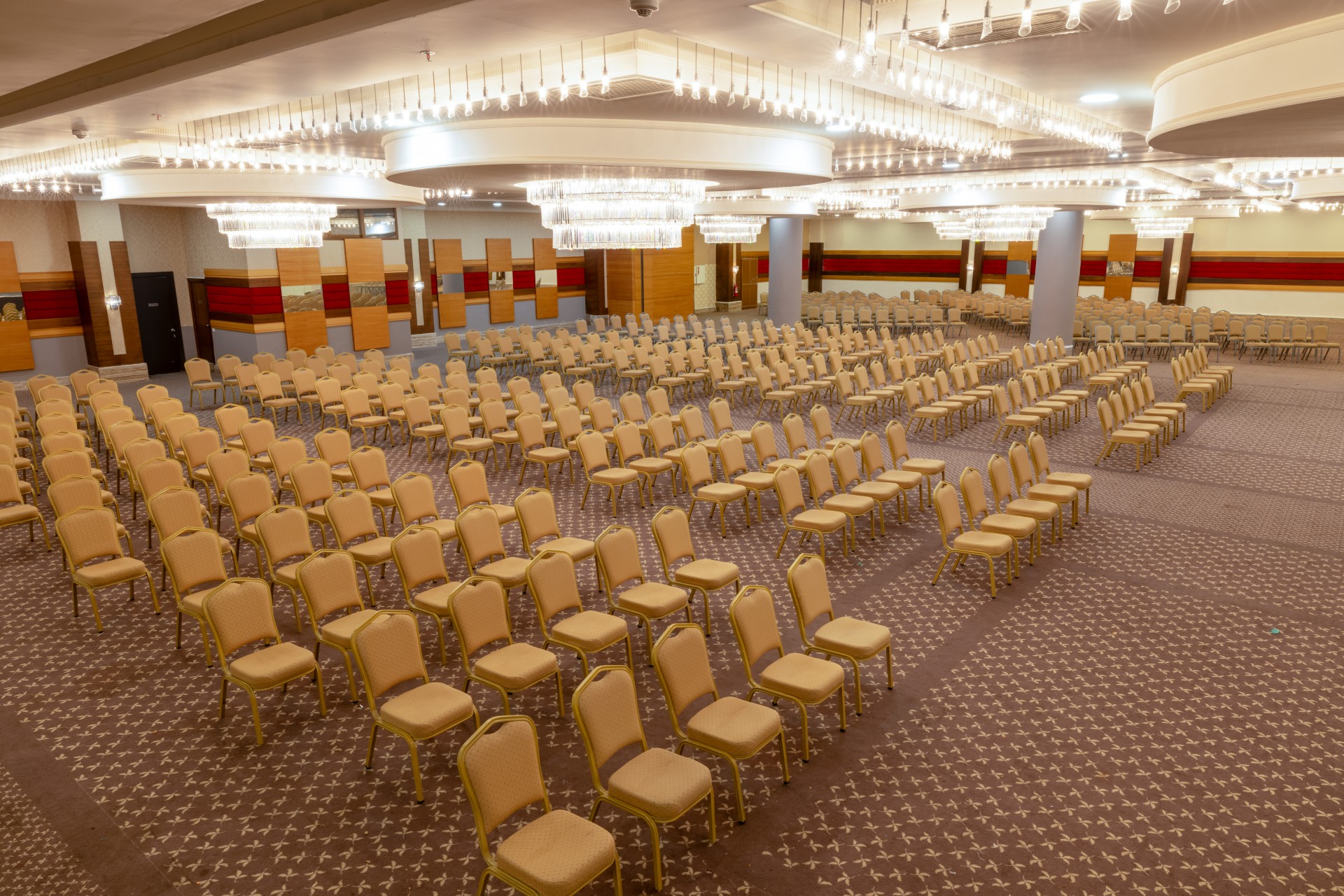 Crystal Admiral Resort Suites & Spa