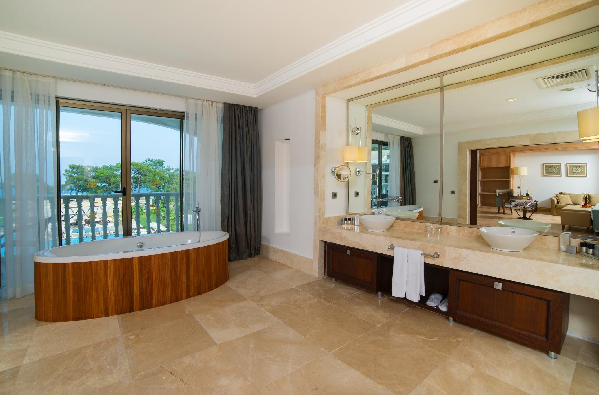 Honeymoon Suite Executive
