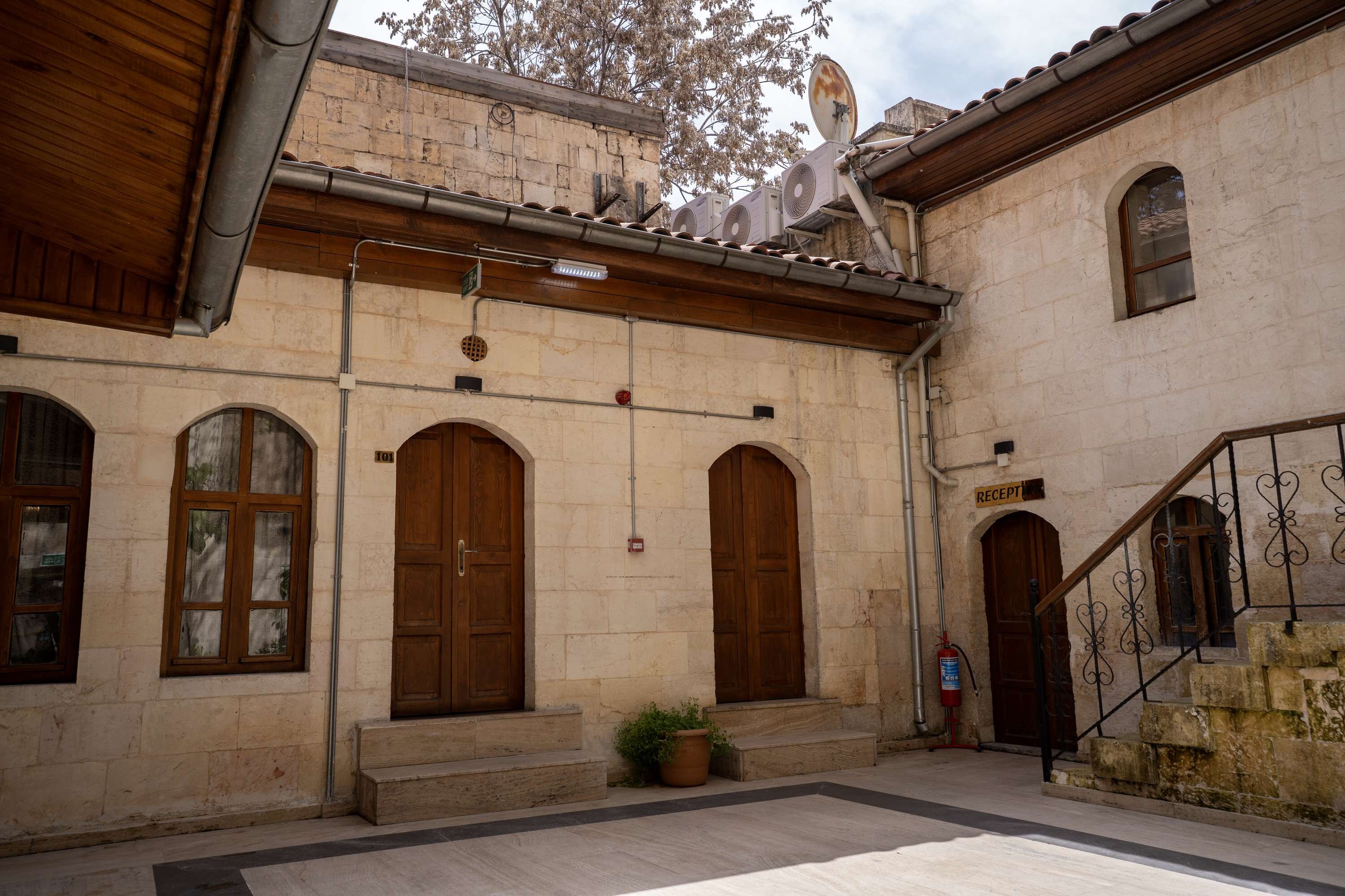 Aysel Hanım Konağı · 11