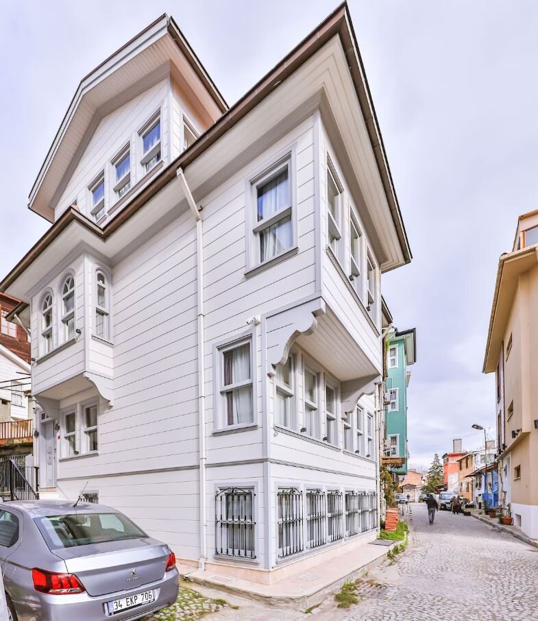 9 Doors Hotel