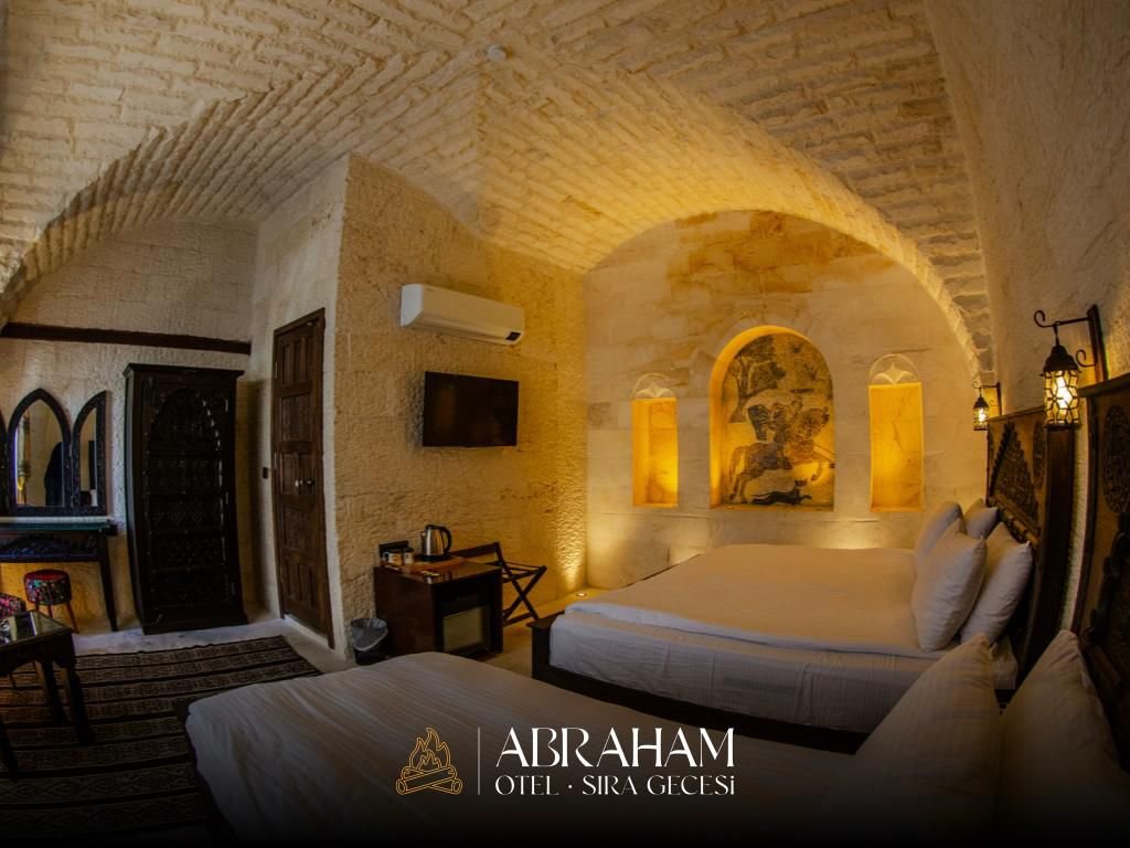 Abraham Otel · 17