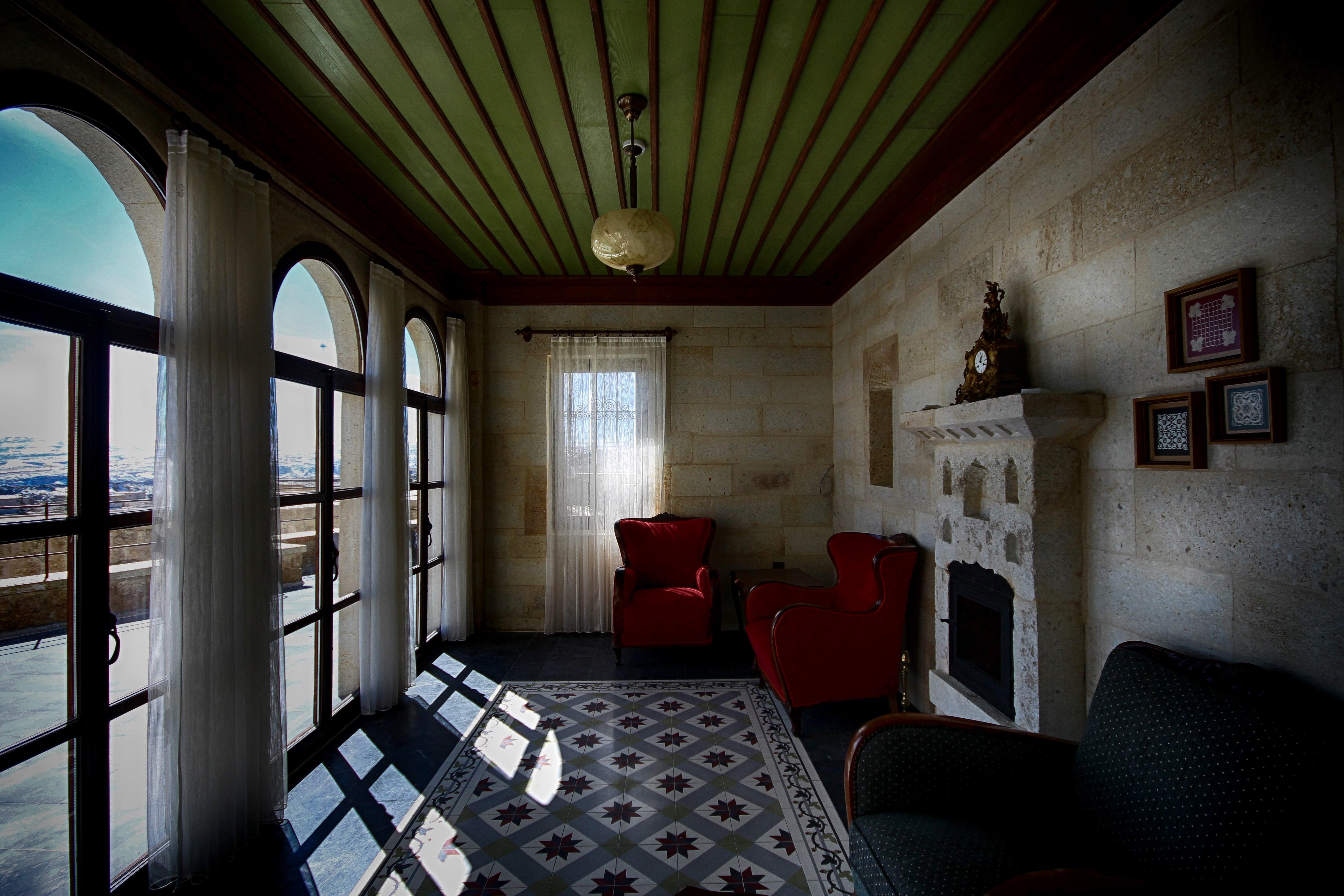 1811 Cave Hotel