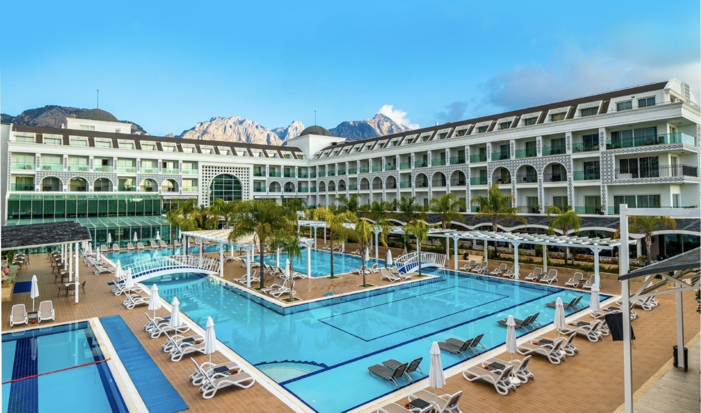 Karmir Resort & Spa