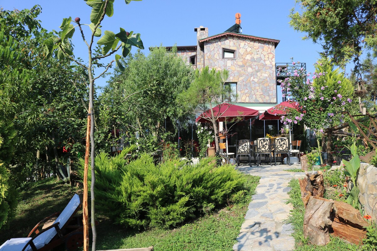 Castle Nolana Hotel And Horse Club