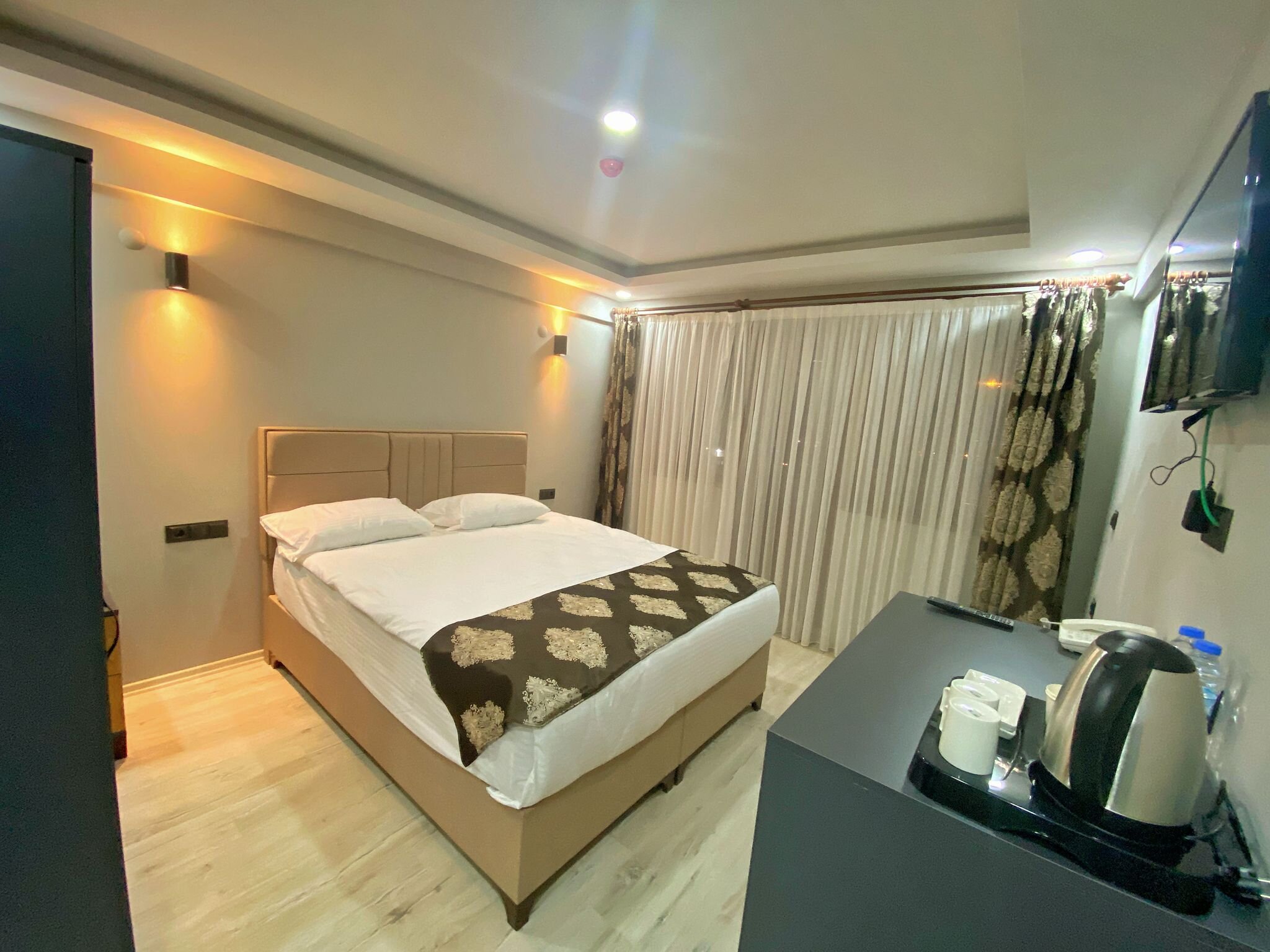 Whitestone Hotel