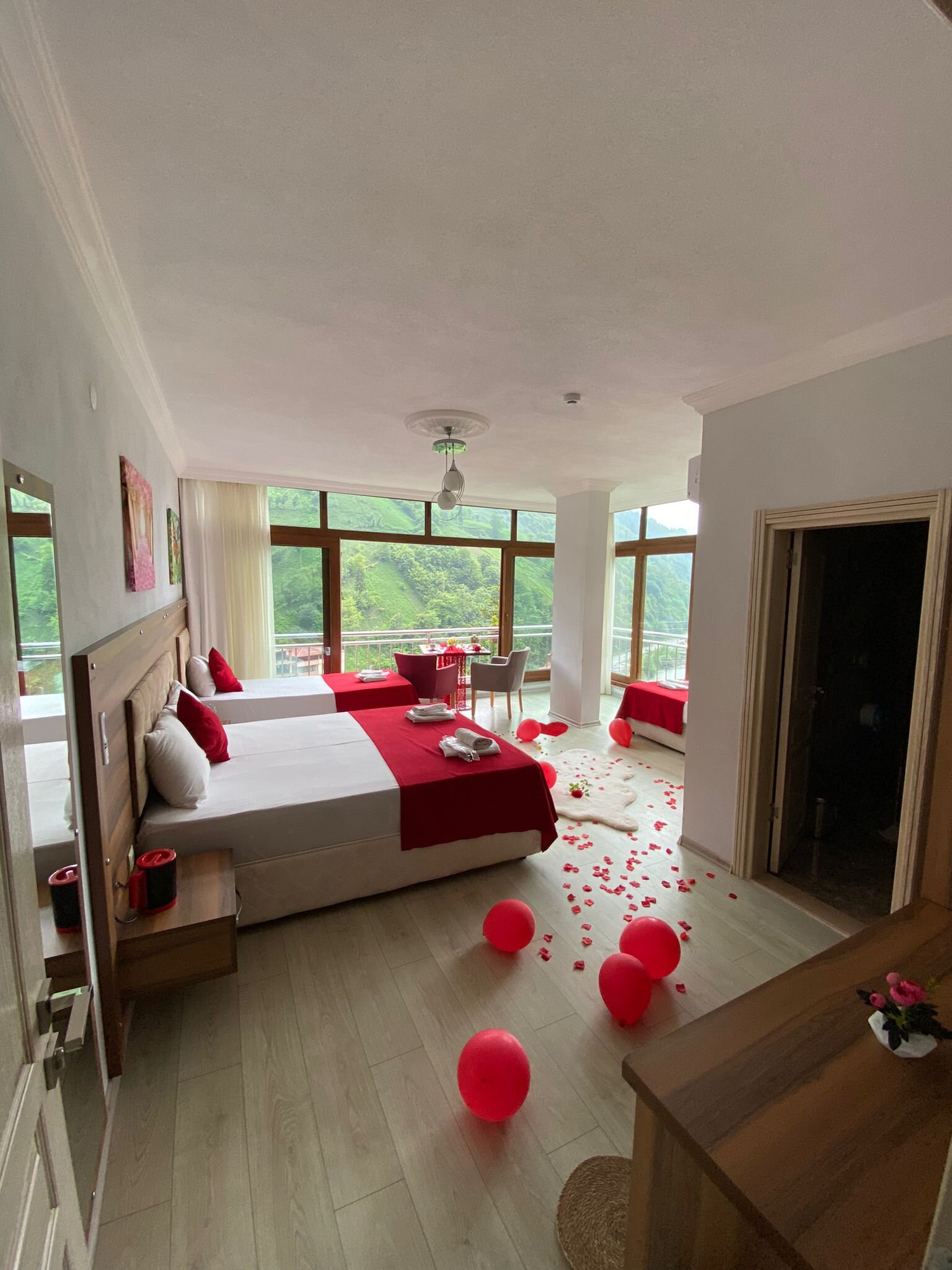 Standart Oda, Göl Manzaralı (4 Kişilik)