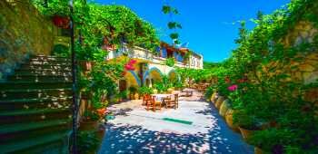Pacha Cave House