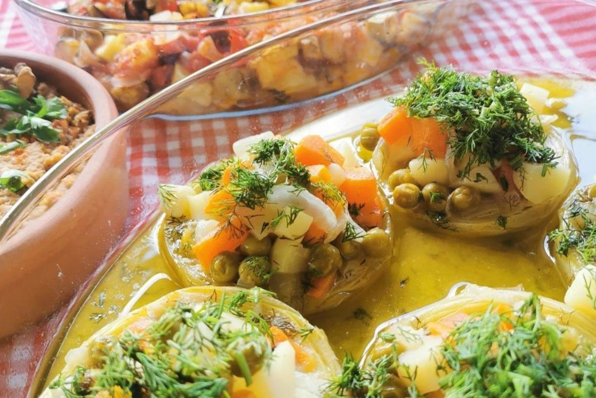 Menekşe Ayvalık · 13