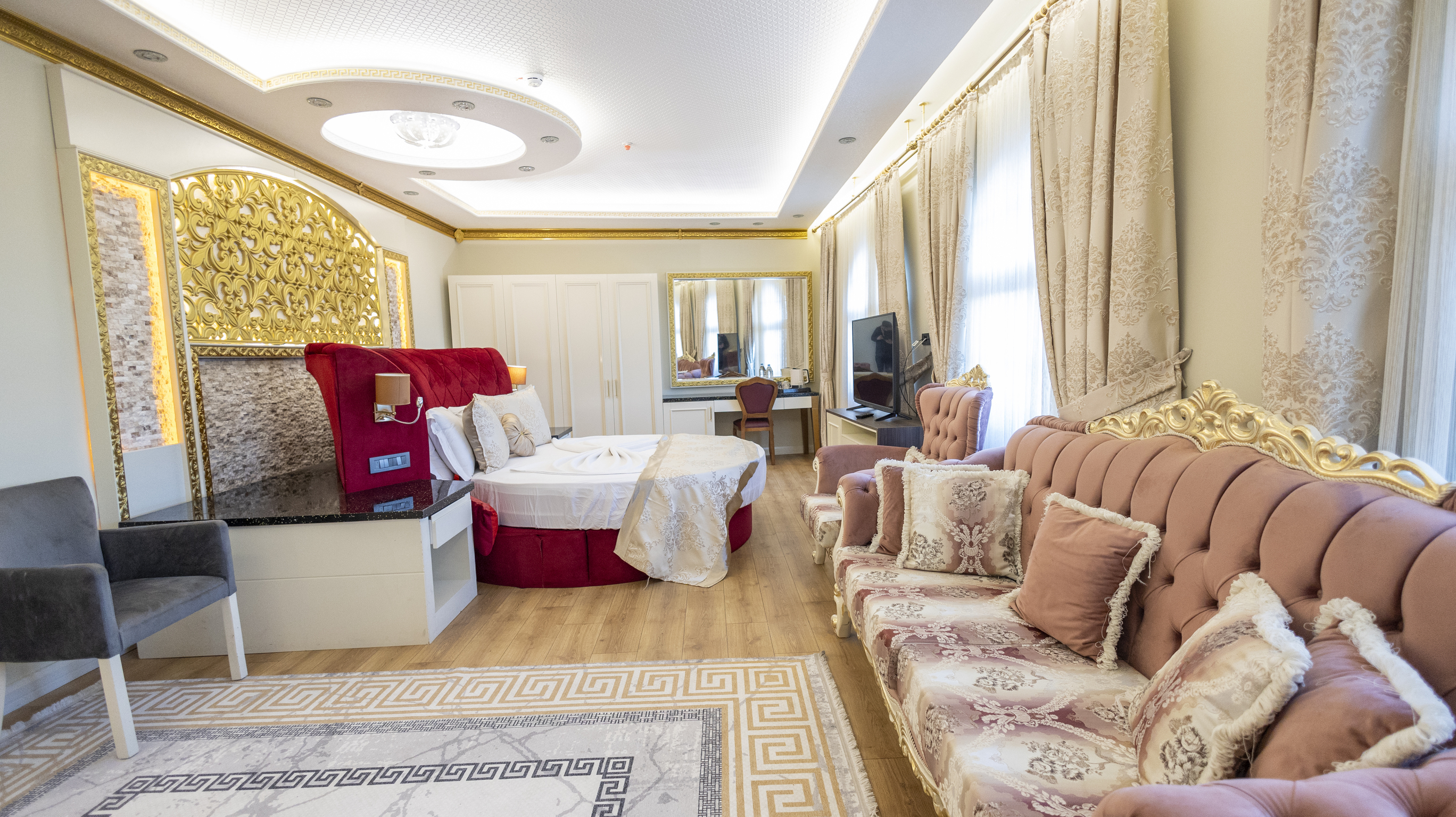 Queen Suite Room