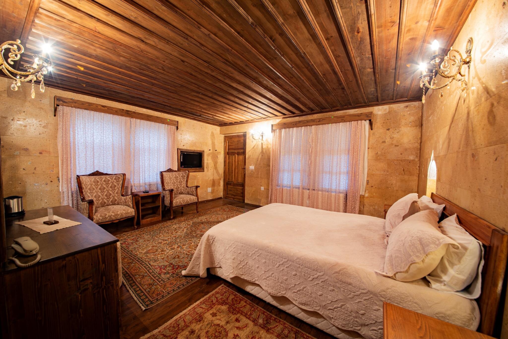Upper Greek House · 11